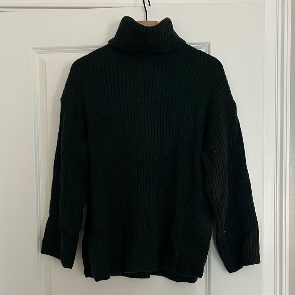 H&M Green Ribbed Turtleneck Sweater